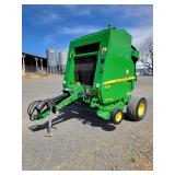 John Deere 458 Round Baler