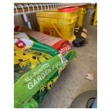 Vigoro All-Purpose Garden Soil - Lot #60