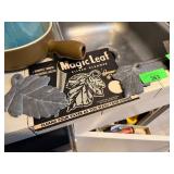 Magic Leaf Silver Cleaner Lot With Leaf-Shaped Cle
