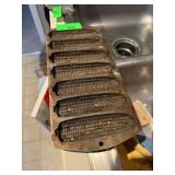 Cast Iron Cornbread Mold with 7 Impressions