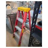 Louisville 4-Foot 300-Pound Capacity Fiberglass St