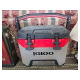 Igloo Hard Sided Cooler with Handle and Dual Latch