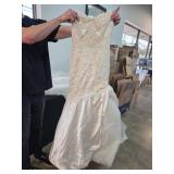 White Sleeveless Lace Wedding Dress, Approx Size 6