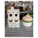 Sierra Ceramic House Shaped Container and Garlic K
