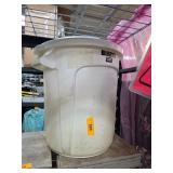 Rubbermaid Brute White Plastic Trash Cans with Lid