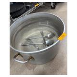 Large Aluminum Stock Pot with Assorted Serving Ute