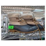 St. Johnï¿½s Bay Womenï¿½s Winter Boots with Fur Trim