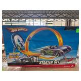 Hot Wheels Starter Set With Motorized Loop