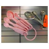 Plastic and Metal Measuring Spoons