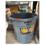 Rubbermaid Brute 10-Gallon Trash Container