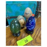 4 Decorative Eggs With Stands