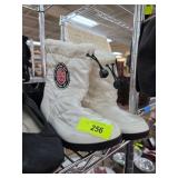 White Padded Snow Boots with Faux Fur Lining