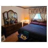 Matching Bedroom Furniture Set with Accessories