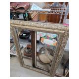 Decorative Gilded Picture Frame with Intricate Des