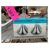 Hersheyï¿½s Kisses Salt and Pepper Shakers