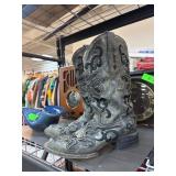 Womenï¿½s Western Boots, Size 8.5, Embroidered