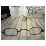 Octagonal Wire-Rimmed Spectacles