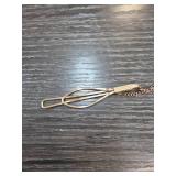 10K Gold Pendant in Whisk Design 4.9g