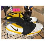 Nike Zoom Kobe 1 Basketball Shoes in Black/Yellow