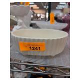 Hull USA 125 White Ceramic Footed Bowl