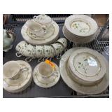 Mikasa Fine Ivory Royal Lily Dinnerware Set