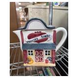 Ceramic Country Store Teapot with Lid