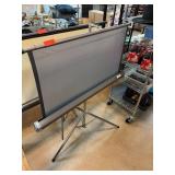 Sestik Projection Screen on Tripod Stand