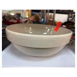 Glossy Cream-Colored Stoneware Bowl
