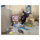 Diverse Decorative Items