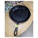 Cast Iron Skillet With Pour Spouts