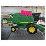 John Deere 9500 Toy Combine Harvester