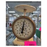 Vintage Landers, Frary & Clark Kitchen Scale