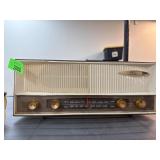 Ward's Airline AM/FM Tube Radio with Knobs