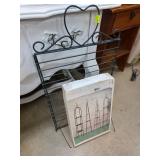Decorative Iron Rack with Wire Frame Design