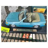 Maisto Mercedes-Benz 500SL Model on Stand