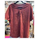 Short-Sleeve Henley T-Shirt in Maroon
