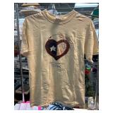Gildan T-Shirt Featuring Texas Heart Design
