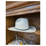 Menï¿½s Resistol Western Hat with Black Band 7.5