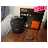 Sigma 30mm F1.4 EX Lens for Digital Cameras