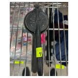 Cast Iron Citrus Squeezer with Wooden Insert