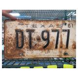 1961 Texas License Plate DT-977