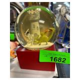 Knight Slaying a Dragon Snow Globe Dï¿½cor