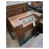 Silvertone AM Radio in Wooden Cabinet