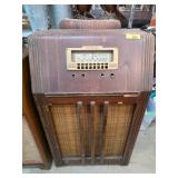 Philco Model 39-25 Console Tube Radio from 1939