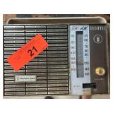 Vintage Zenith AM/FM Transistor Radio