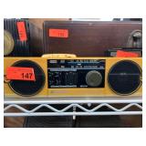Spartus 401 AM/FM Stereo Radio