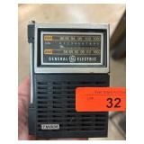 General Electric Model 7-2506B AM/FM Radio
