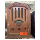 Wooden Cabinet Tabletop Radio, Model BD122A
