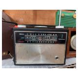 Westinghouse Model H695P8 Vintage Portable Radio