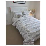 Full-Size Bed & Bedding Set w Printed Pattern